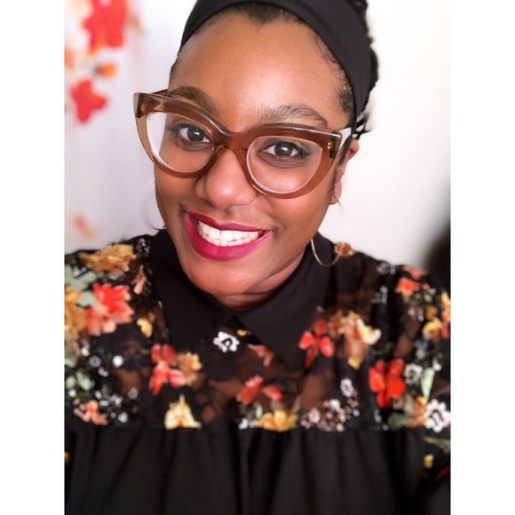 Meet your Posher, Kendra - Picture 1 of 1